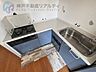 キッチン：3口のガラストップコンロ♪同時調理ができて時短に便利ですね♪画像加工をして家具を消しております