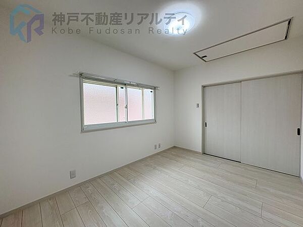 窓があり明るい室内♪