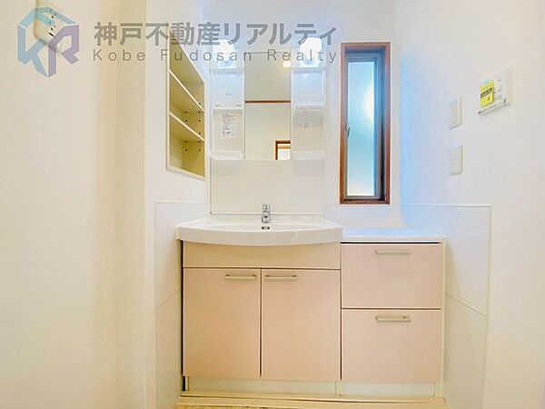洗面の収納スペースは、リネン類や洗剤等の置場にも便利♪