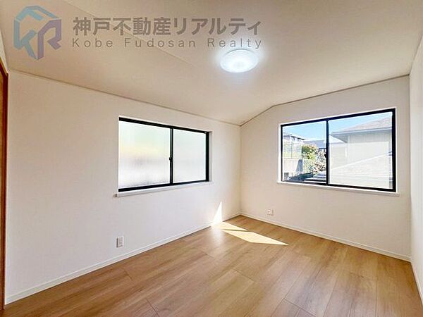 陽当り良好。日差しの差し込む明るい部屋は光熱費も節約できます。