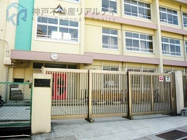 神戸市立多聞台小学校 徒歩6分。 460m