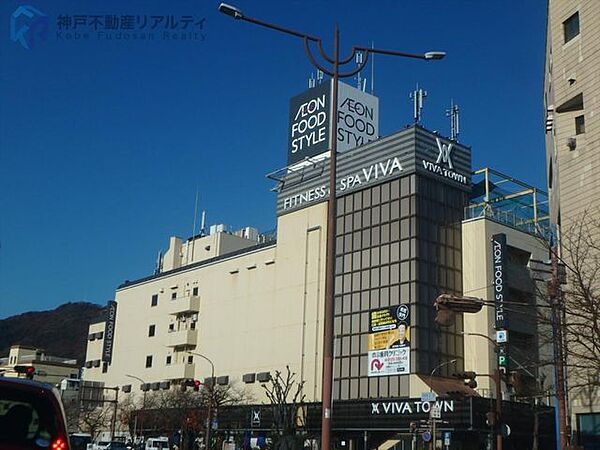 イオンフードスタイル板宿店 徒歩8分。 580m