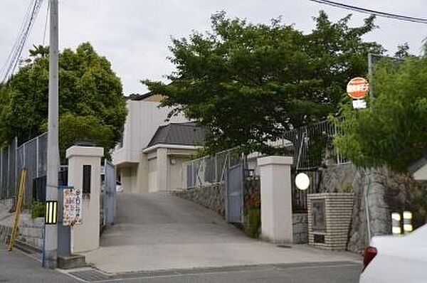 神戸市立飛松中学校 徒歩7分。 530m