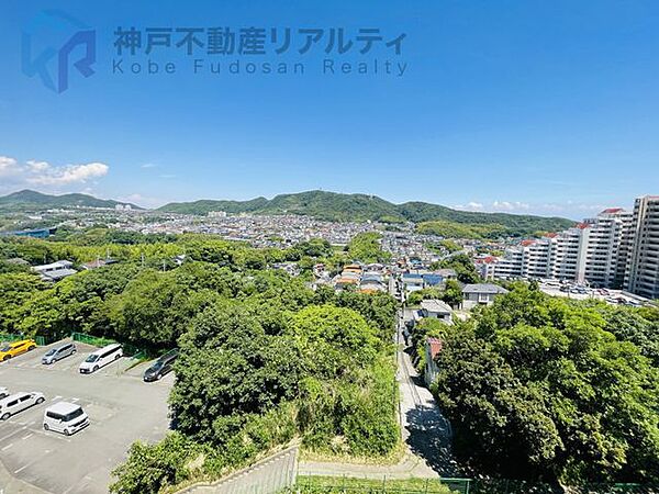 バルコニーからは緑が望めます♪