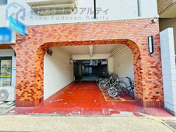 ・コンビニやスーパーが徒歩10分圏内♪