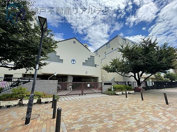 神戸市立兵庫大開小学校 徒歩9分。 670m