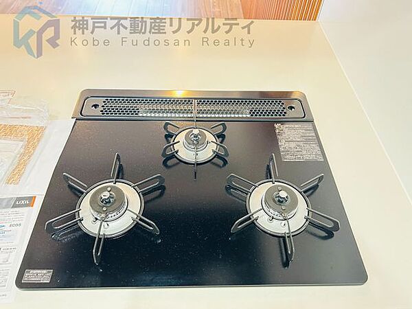 3口コンロ付きのシステムキッチン！