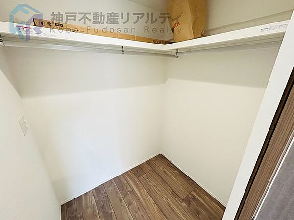 WICがございます♪お洋服を掛けて収納して頂けます♪
