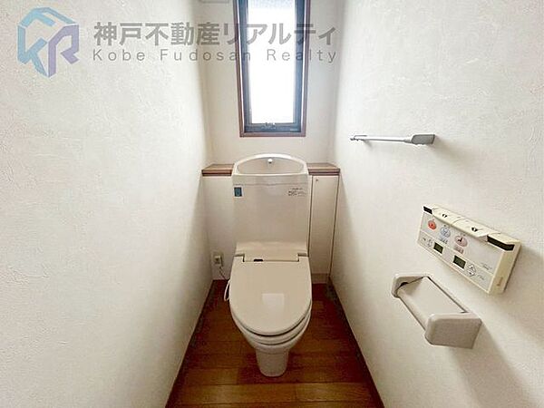 白を基調とした清潔感のあるトイレ♪