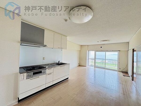 ・壁付キッチンにつきお部屋の空間を有効活用できます♪