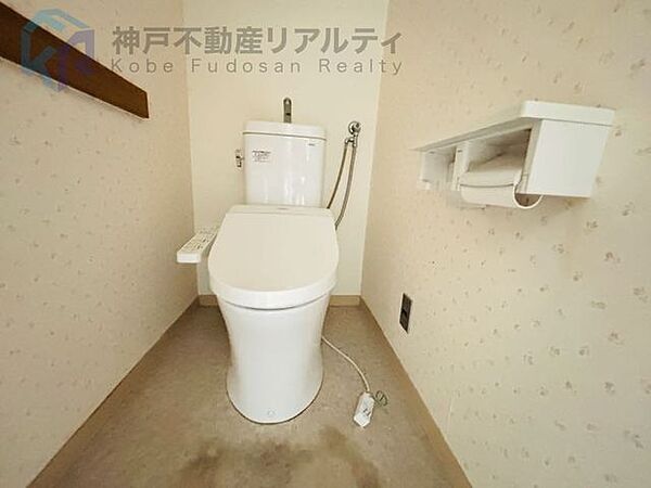 ・白を基調としたシンプルで清潔感あるトイレ