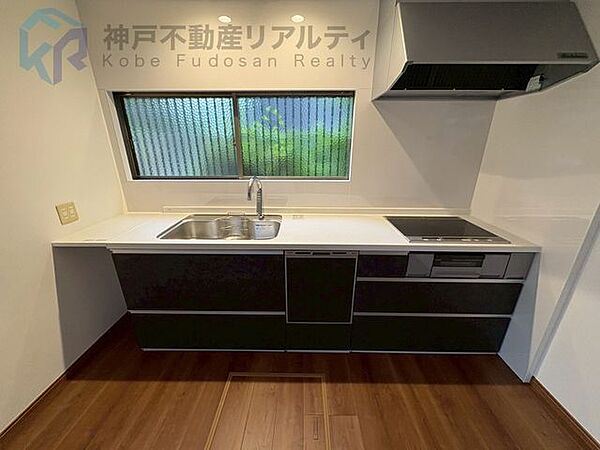 ・壁付キッチン♪お部屋のスペースを無駄なくお使いいただけます♪