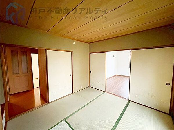 ・落ち着いた和室もございます♪