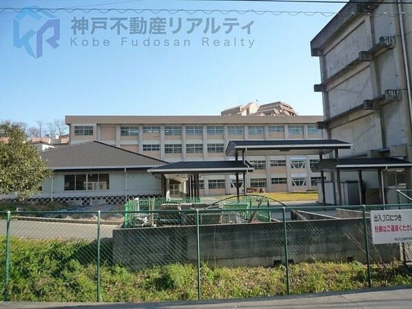 明石市立朝霧中学校 徒歩14分。 1110m