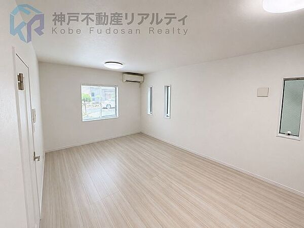 ◇駐車スペース1台分ございます♪(車種制限あり)※室内写真は家具消し加工をしたものです。
