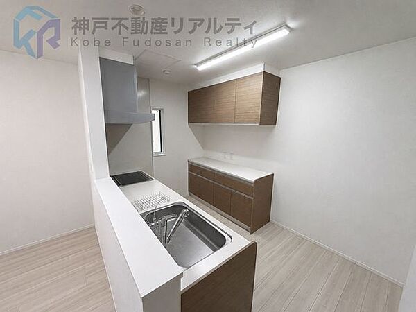 ・カップボードつきの対面システムキッチン♪※室内写真は家具消し加工をしたものです。
