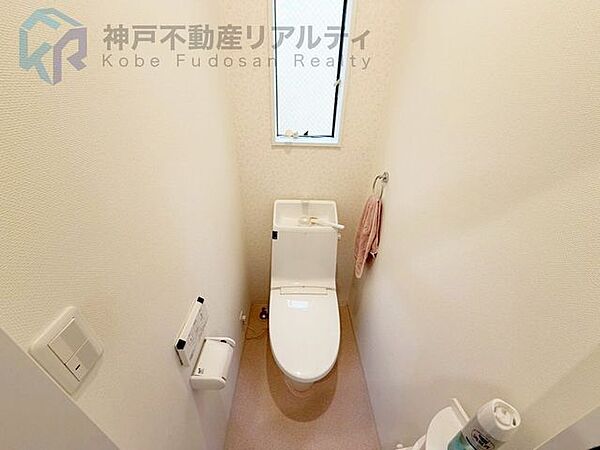 ・白を基調としたシンプルで清潔感あるトイレ♪※室内写真は家具消し加工をしたものです。