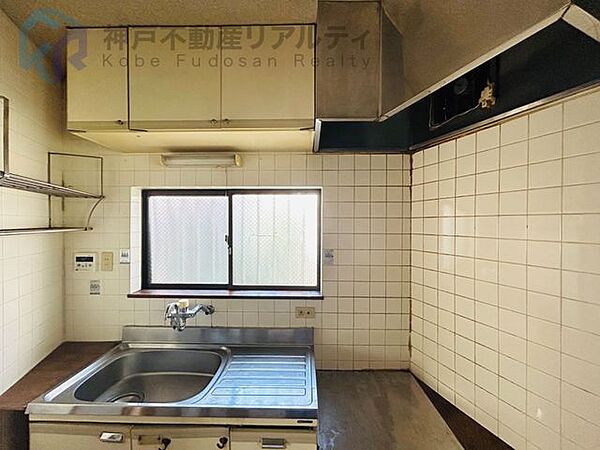 調理器具など収納スペースもございます♪