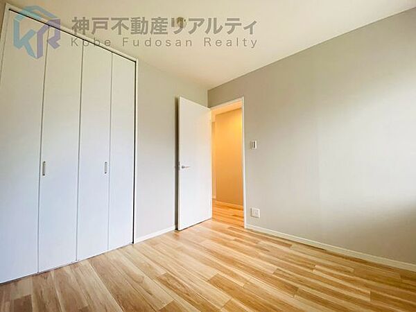 クローゼット付きの洋室につきお荷物が整理しやすいですね♪