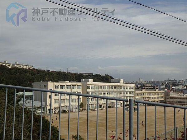 神戸市立舞子中学校 徒歩12分。 910m