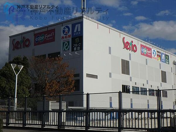 コープ西神南 徒歩4分。 280m