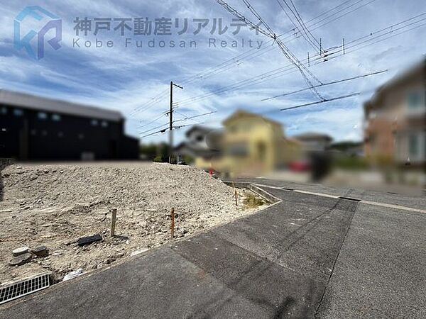 スーパーや小学校が徒歩10分圏内です♪