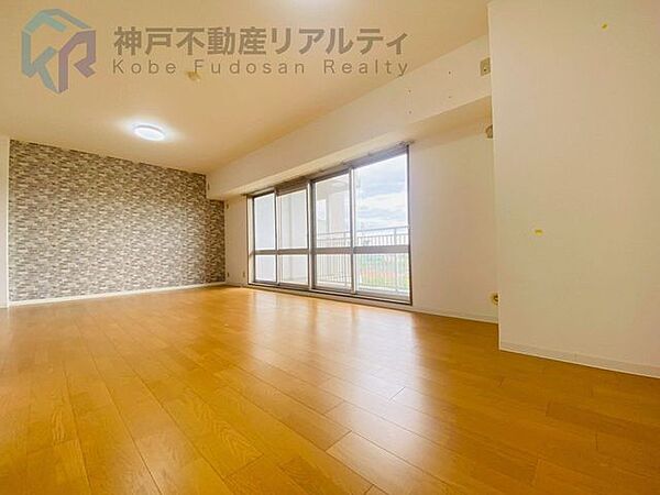 バルコニーより淡路島を望めます♪