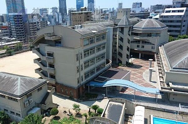 神戸市立神戸生田中学校 徒歩11分。 810m