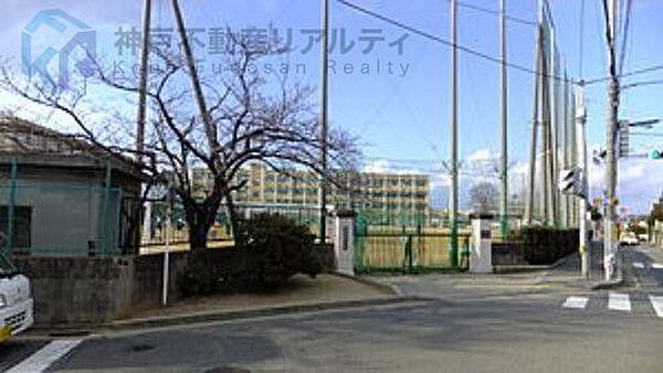 神戸市立岩岡中学校 徒歩7分。 490m