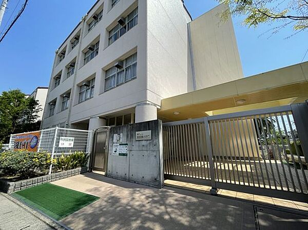 神戸市立東須磨小学校 徒歩10分。 780m