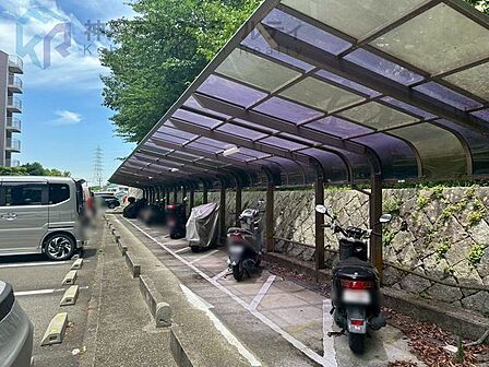バイク置場付で、大切なバイクをお住まいの敷地内に駐車できます。