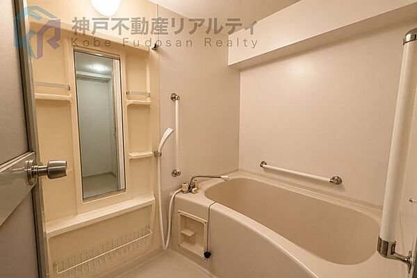 写真は家具消し加工を施しております。