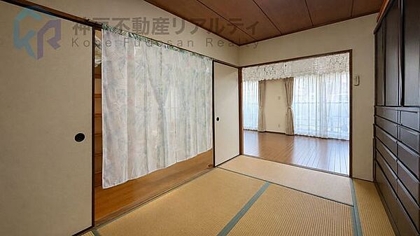 ◆南東向きで陽当たり良好♪明るい室内♪※写真は家具消し加工を施しております。