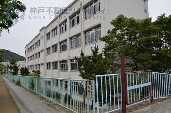 神戸市立高倉中学校 徒歩21分。 1610m