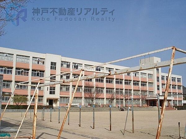 神戸市立横尾中学校 徒歩22分。 1690m