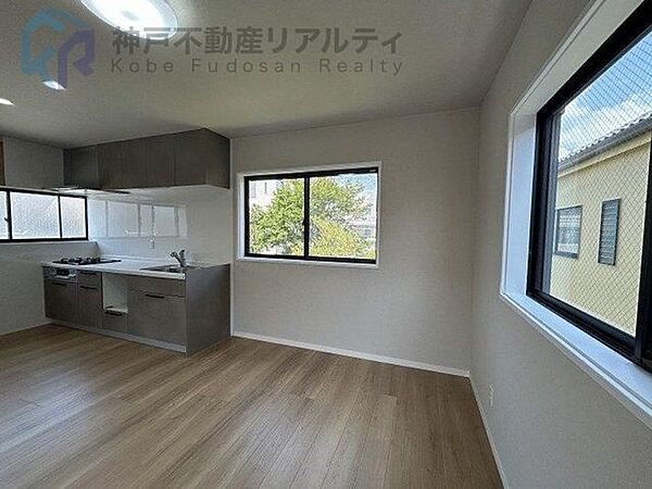 南東向きにつき日当たり良好♪