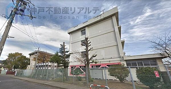 明石市立錦が丘小学校 徒歩6分。 470m