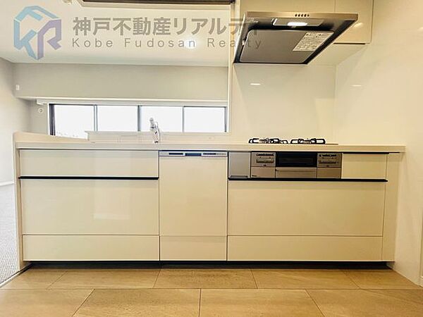 キッチンからリビングが見渡せ、お子様の様子やテレビを見ながら料理ができる対面キッチン