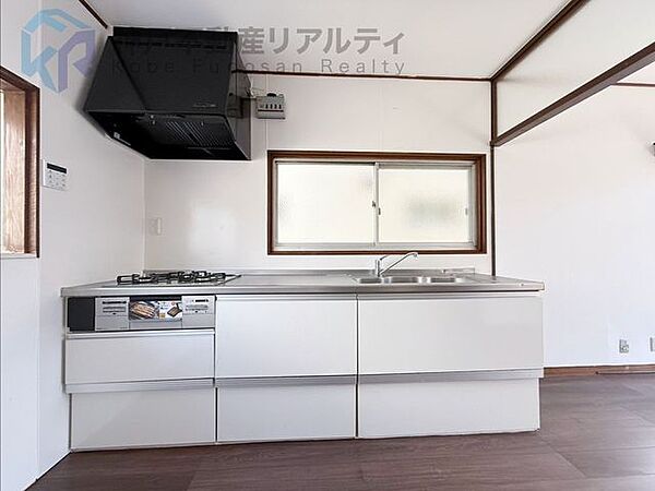壁付キッチンはリビングのスペースを有効にお使いいただけます♪