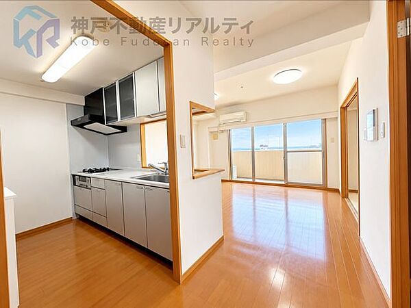 南面バルコニーから明るい光が差し込むLDK♪※室内写真は家具消し画像加工をしています