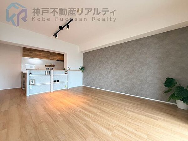 クロス貼替、フロアタイル貼替、フローリング上張り♪