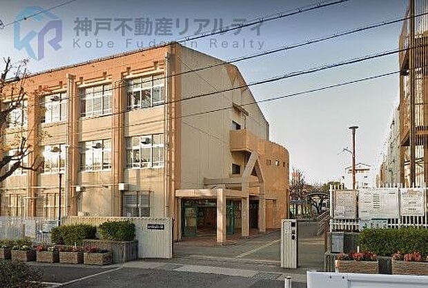 神戸市立本山第三小学校 徒歩4分。 250m