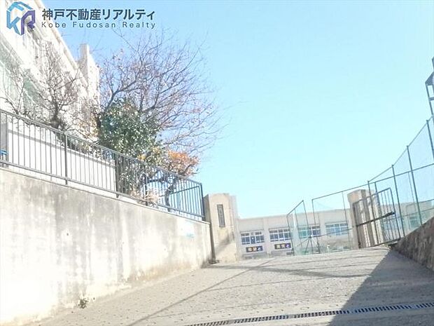 神戸市立垂水中学校 徒歩21分。 1680m