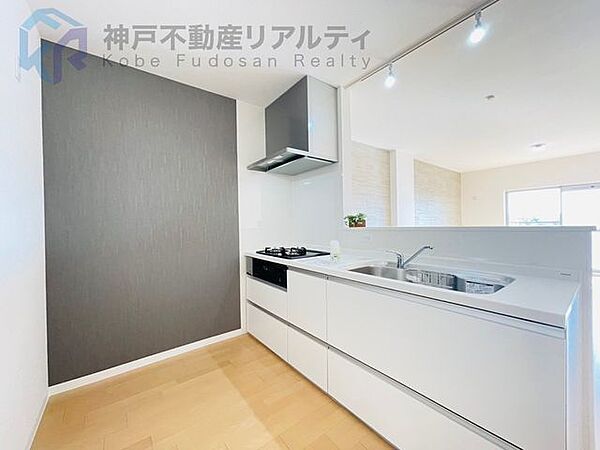 人気の対面式キッチンは家事をしながらリビング全体を見渡せ安心ですね♪