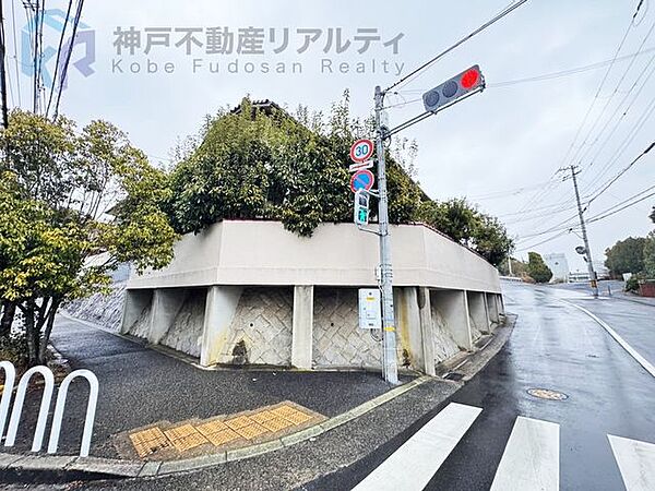 ◇神戸市営地下鉄「名谷」駅まで徒歩13分で通勤・通学も便利です♪