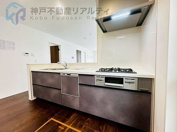 ◇カウンターキッチンで周りを見渡せる設計です♪