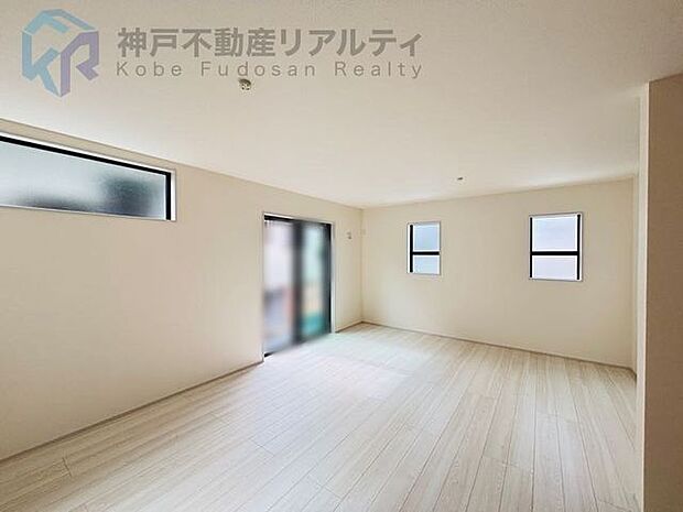 ・イオンつくしが丘店まで徒歩約5分♪