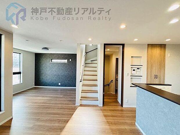 自然と家族が顔を合わせやすいリビング階段です♪