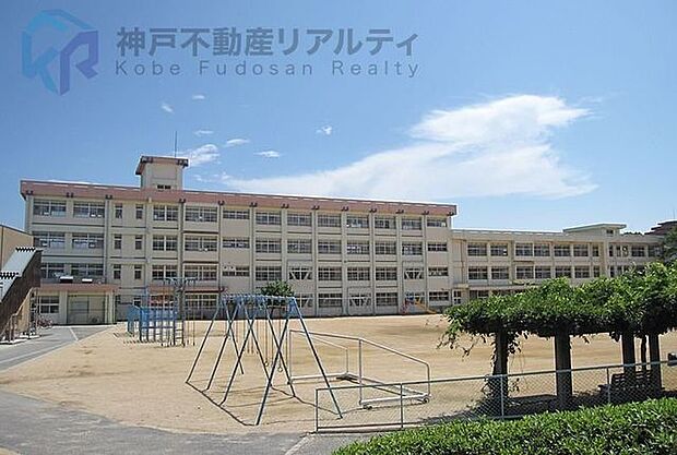 明石市立大久保小学校 徒歩14分。 1050m