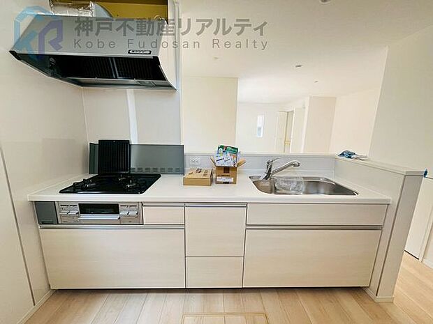 白基調で明るいキッチン♪